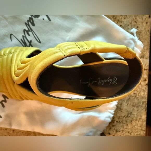 Elizabeth and James E-Star heels - Picture 4 of 6